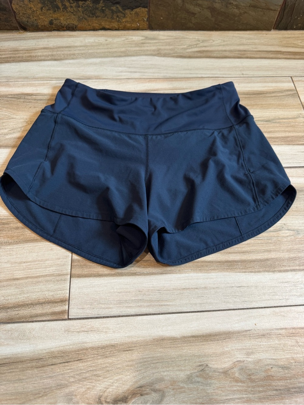 Lululemon Speed up shorts in Navy - Picture 2 of 2